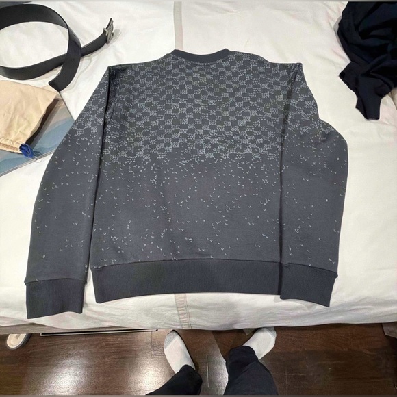 Louis Vuitton Spread Crewneck size small Amazing condition - Picture 2 of 4